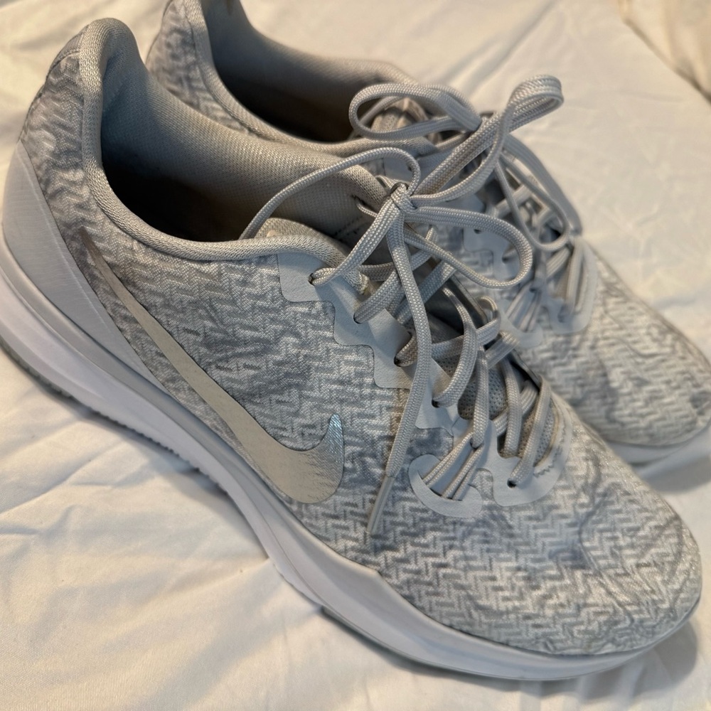 Nike Light Gray Patterned Sneakers